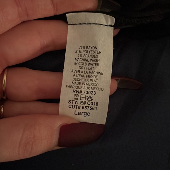 Off the shoulder cropped shirt - Picture 3 of 4